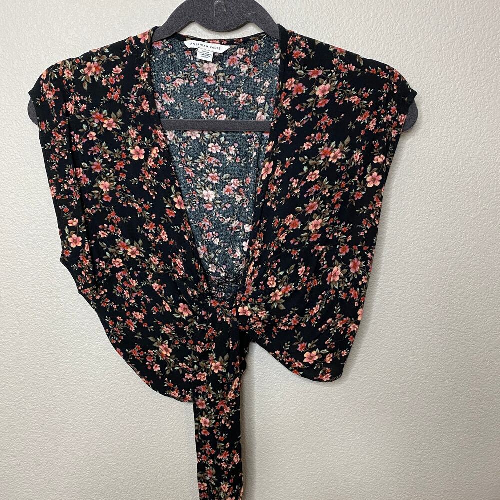 American Eagle Women Black Floral Tie Front Smocked Back‎ Crop Top Blouse Medium